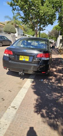 סובארו B4/לגאסי