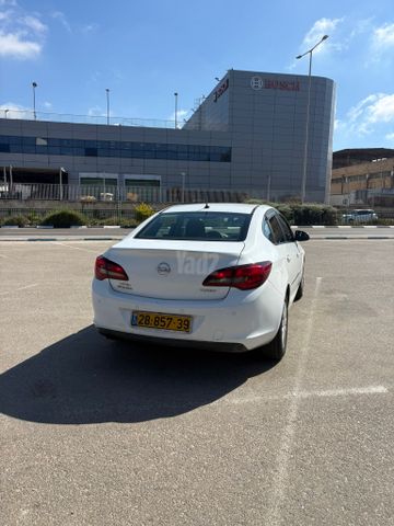 אופל אסטרה
