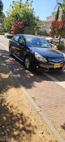 סובארו B4/לגאסי