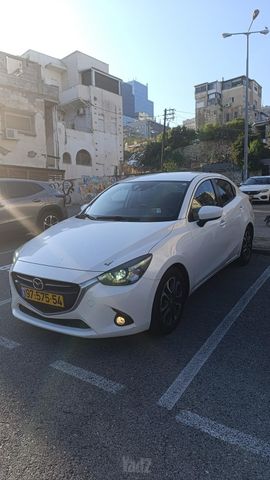 מודעת רכב מאזדה 2
