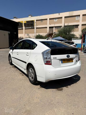 טויוטה פריוס