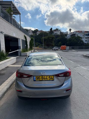 מאזדה 3
