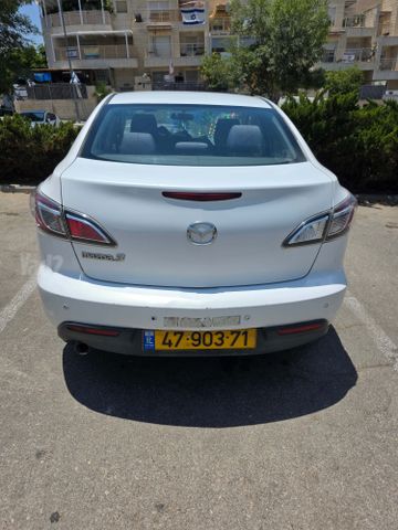 מודעת רכב מאזדה 3