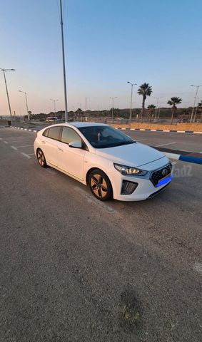 יונדאי איוניק
