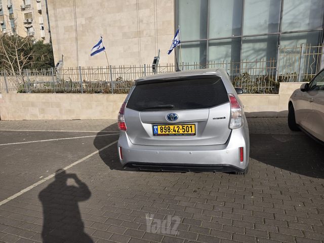 טויוטה פריוס פלוס