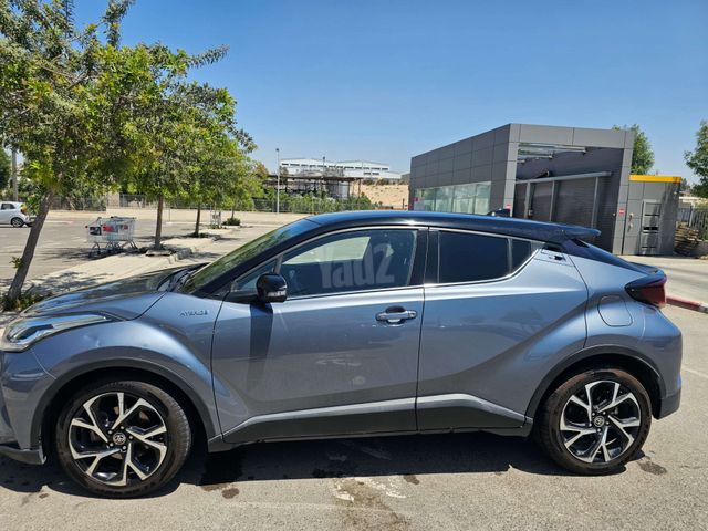 מודעת רכב טויוטה C-HR