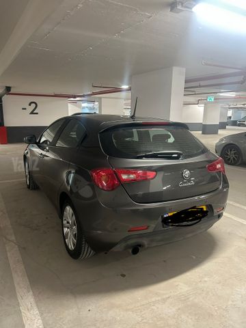 אלפא רומיאו ג'ולייטה
