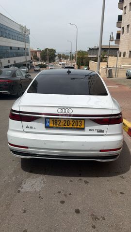 מודעת רכב אאודי A8