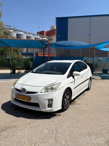טויוטה פריוס