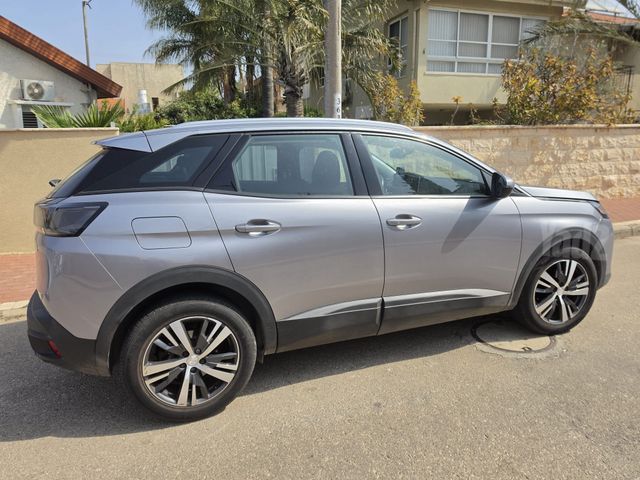 פיג'ו 3008