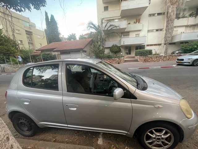 טויוטה יאריס