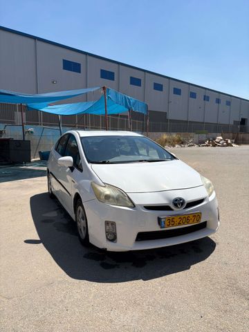 טויוטה פריוס
