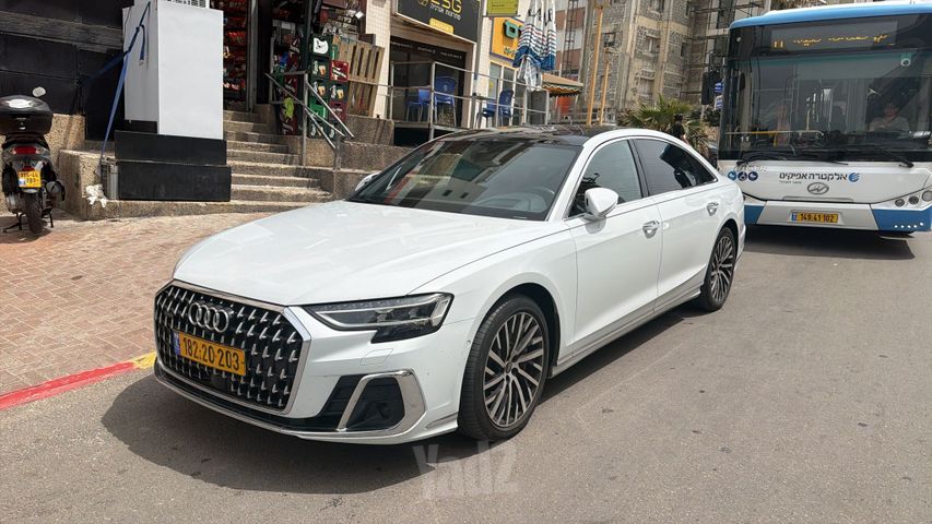 אאודי A8