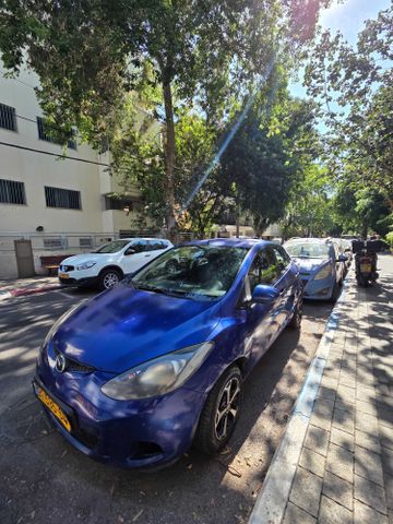 מודעת רכב מאזדה 2