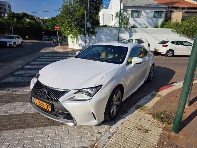 לקסוס RC