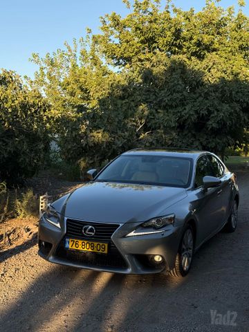 מודעת רכב לקסוס IS