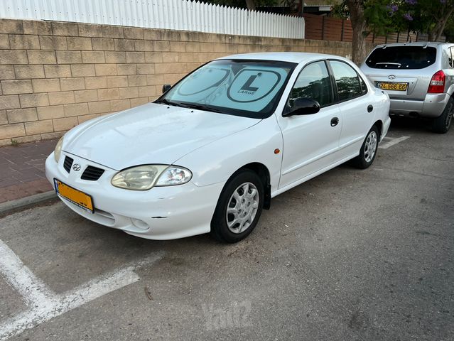 מודעת רכב יונדאי לנטרה
