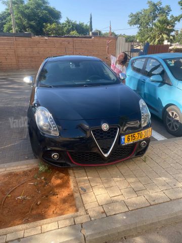 מודעת רכב אלפא רומיאו ג'ולייטה