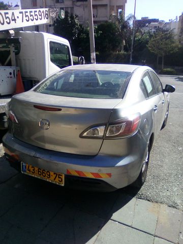 מודעת רכב מאזדה 3