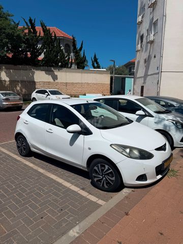 מודעת רכב מאזדה 2