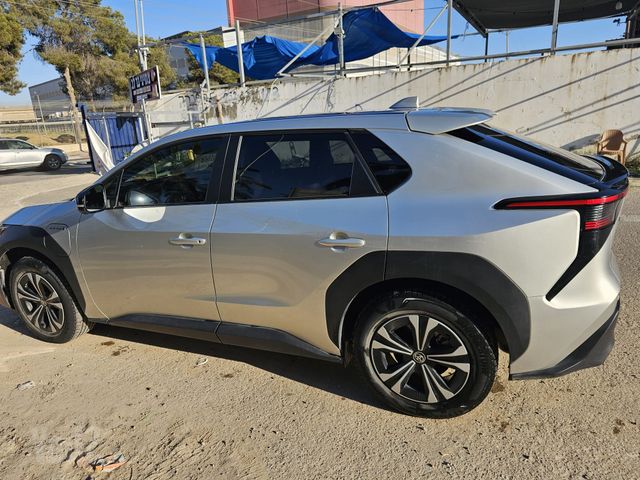 טויוטה bZ4X