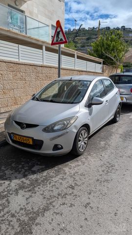 מודעת רכב מאזדה 2