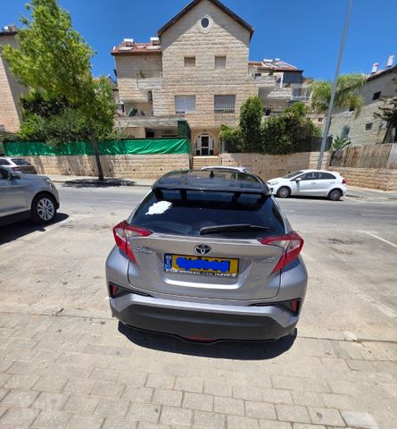 מודעת רכב טויוטה C-HR