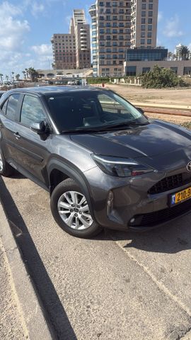 טויוטה יאריס קרוס
