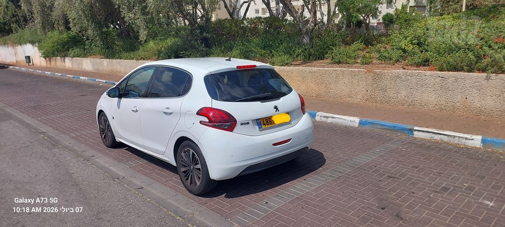 פיג'ו 208