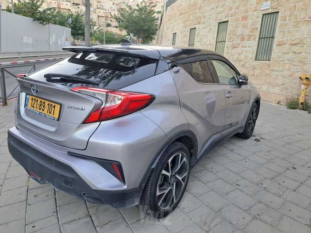 מודעת רכב טויוטה C-HR