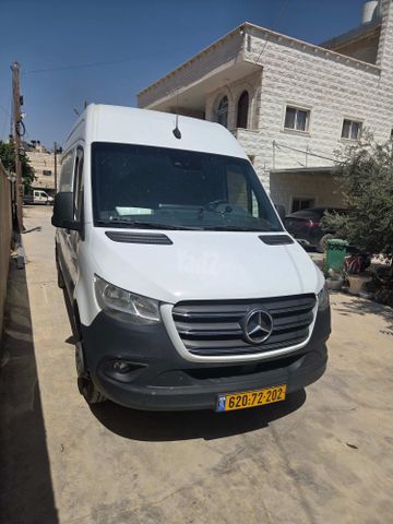 מודעת רכב מרצדס-בנץ ספרינטר