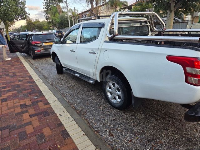 מיצובישי טרייטון / L200