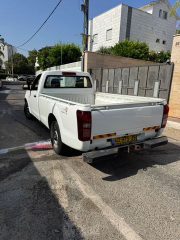 איסוזו די-מקס