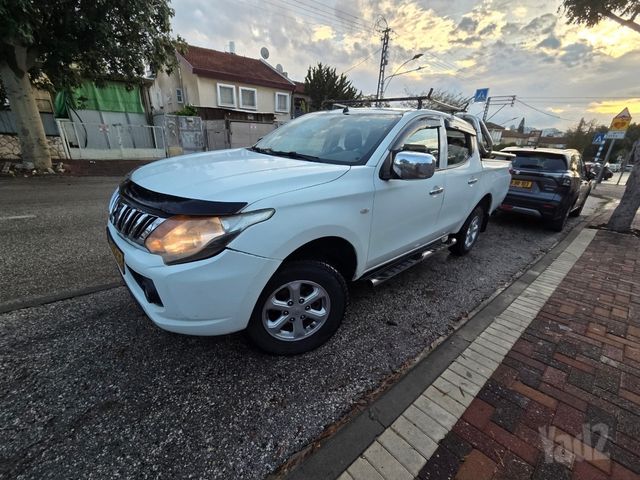 מיצובישי טרייטון / L200