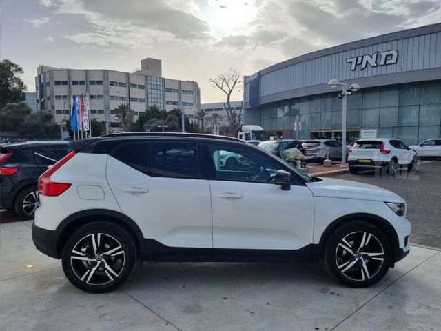 וולוו XC40