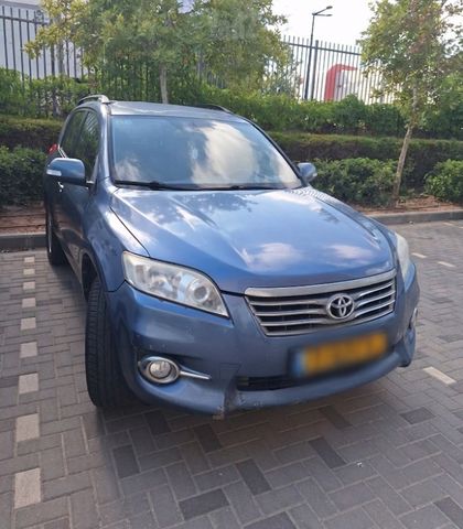 טויוטה RAV4