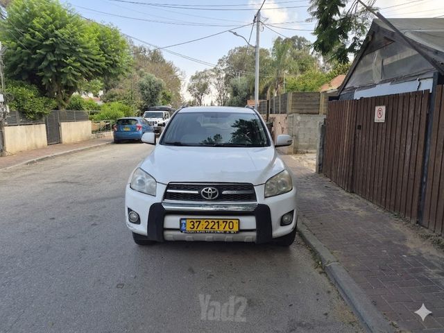 טויוטה RAV4