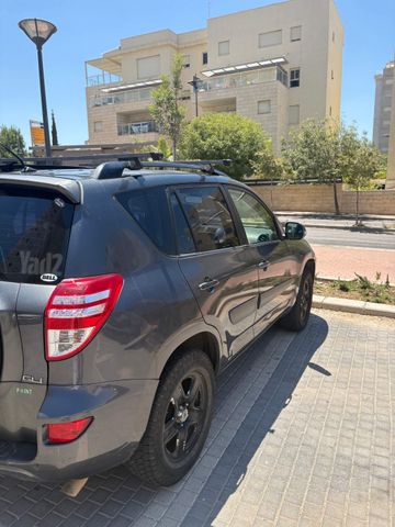טויוטה RAV4