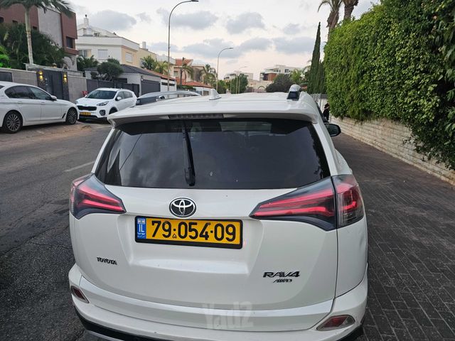 טויוטה RAV4