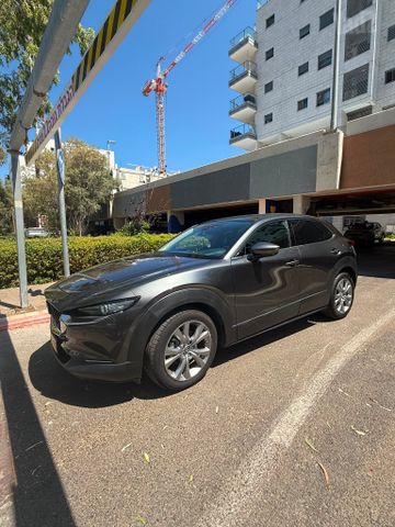 מודעת רכב מאזדה CX-30
