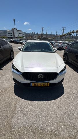 מודעת רכב מאזדה CX-30