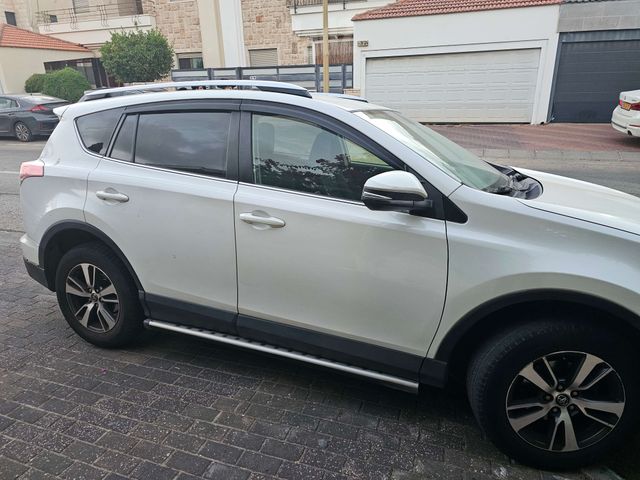 טויוטה RAV4