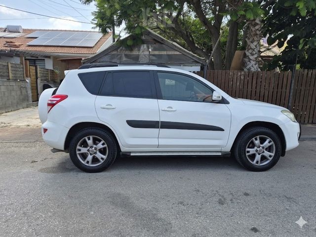 מודעת רכב טויוטה RAV4
