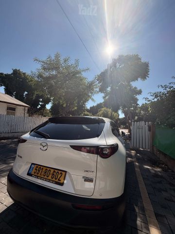 מודעת רכב מאזדה CX-30