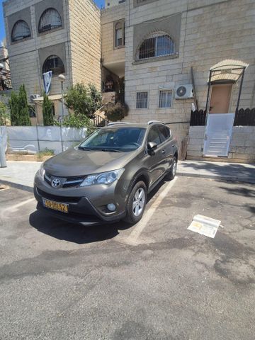 טויוטה RAV4