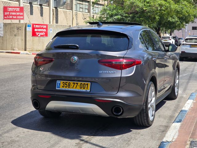 אלפא רומיאו סטלביו