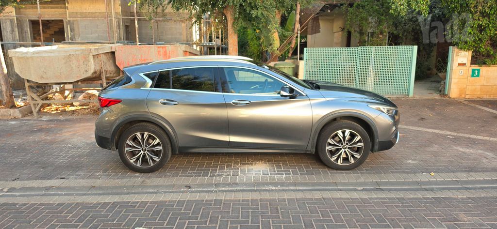אינפיניטי QX30
