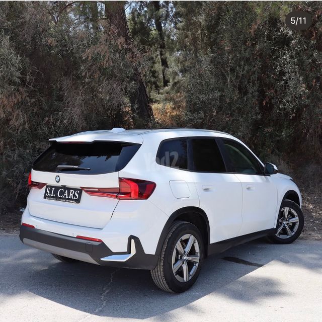 ב מ וו X1