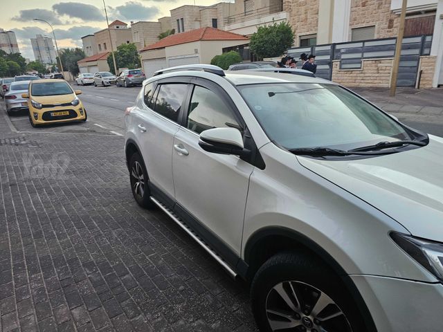 טויוטה RAV4