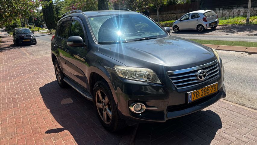 מודעת רכב טויוטה RAV4